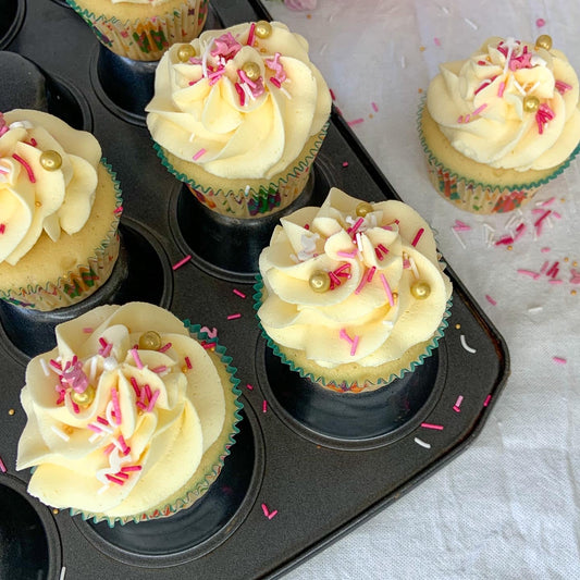 Easy Buttercream Icing Recipe - Smooth, Creamy & Fluffy